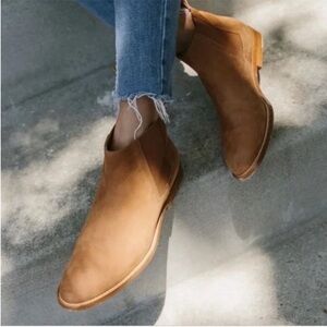 Jenni Kayne Suede Chelsea Boot Size 39 / 9